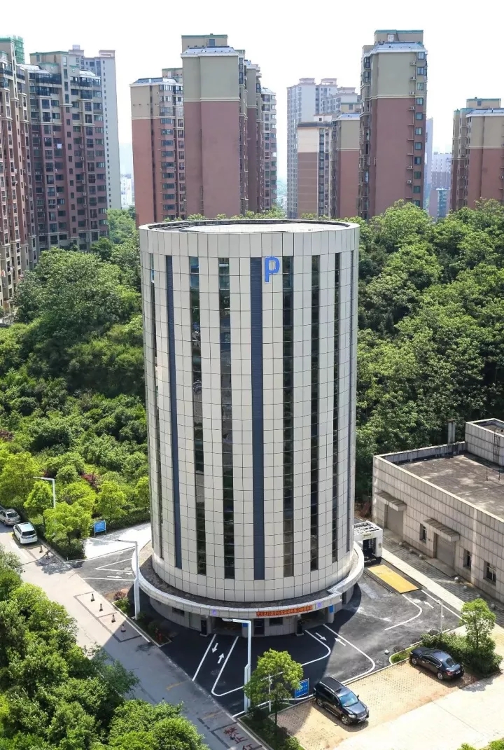 湖南首个智能化多出入口圆形塔式立体停车场|天元区行政中心全自动